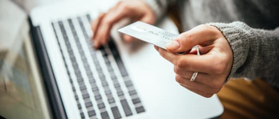 Globalizáció: Hogyan egyszerűsítik le a hitelkártyák a határokon átnyúló online kaszinótranzakciókat