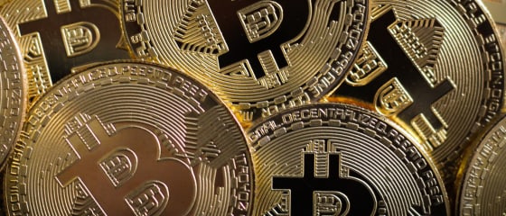 Bitcoin kontra hagyományos fizetési módok az online kaszinók számára: előnyei és hátrányai
